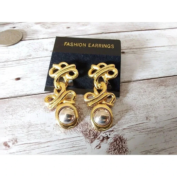 Fashion Jewelry Jewelry - Gorgeous Gold and Silver Tone Ornamental Drop Earrings